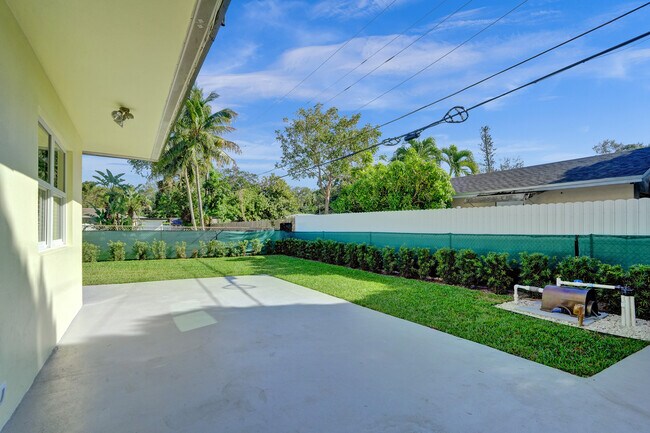 Building Photo - 960 SW 28th St