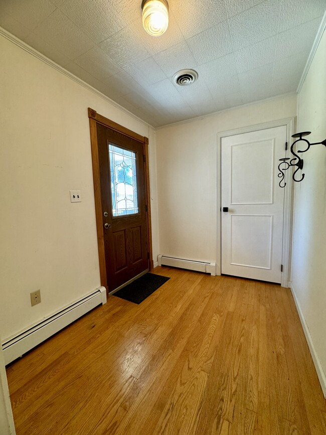 Building Photo - 431 Alleghany St