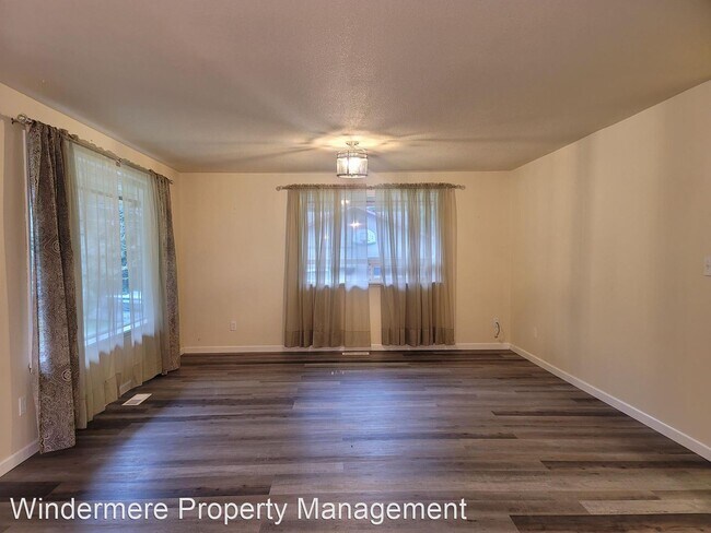 Foto del edificio - 2 br, 2 bath House - 17979 Purves Avenue NE