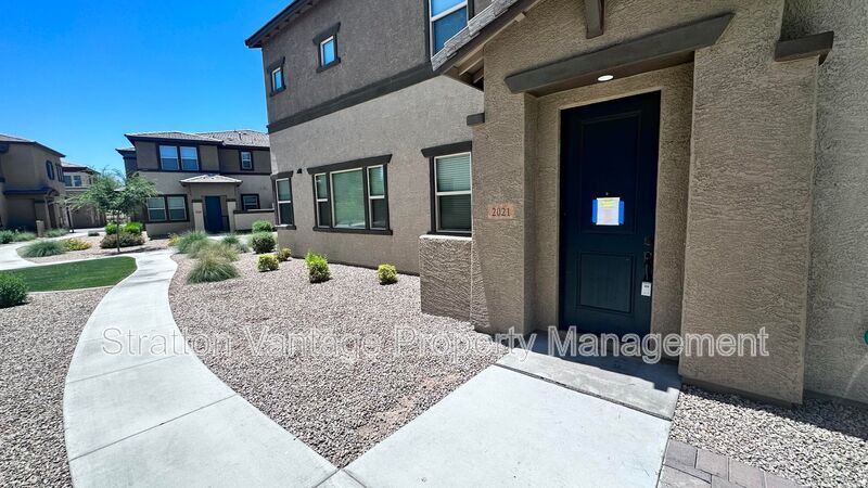 Primary Photo - 14870 W Encanto Blvd