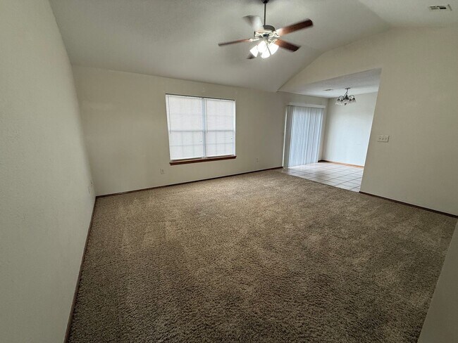 Foto del edificio - BEAUTIFUL 3 BEDROOM / 2 BATHROOM HOUSE IN ORONGO MO!! with a additional office room!!!