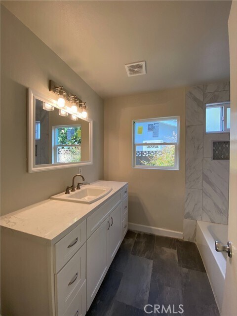 Foto del edificio - 16131 Warren Ln