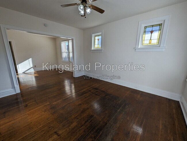 Foto del edificio - 4943 Lindenwood Ave