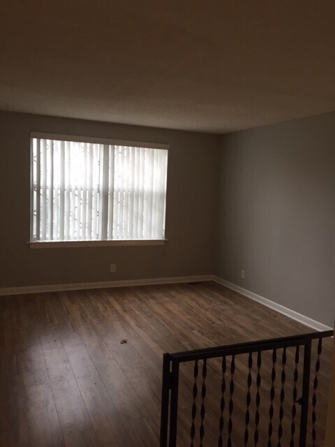 Building Photo - 507 Adamwood Dr
