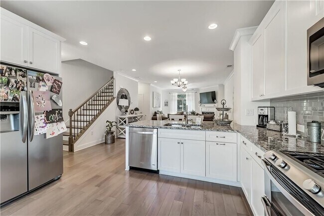 Foto del edificio - 7940 Willoughby Ct