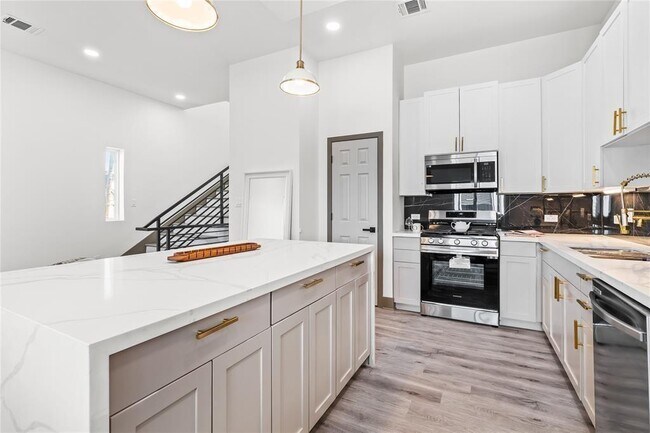 Building Photo - 3620 Lehall St