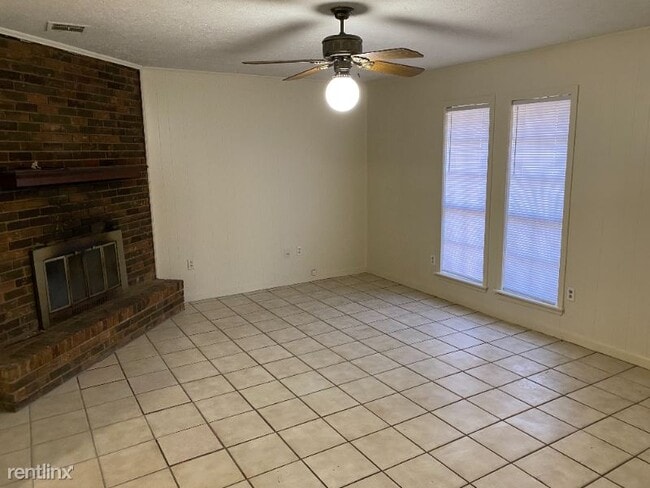 Building Photo - 2 br, 1 bath Townhome - 167 Mccluer Rd Apt B