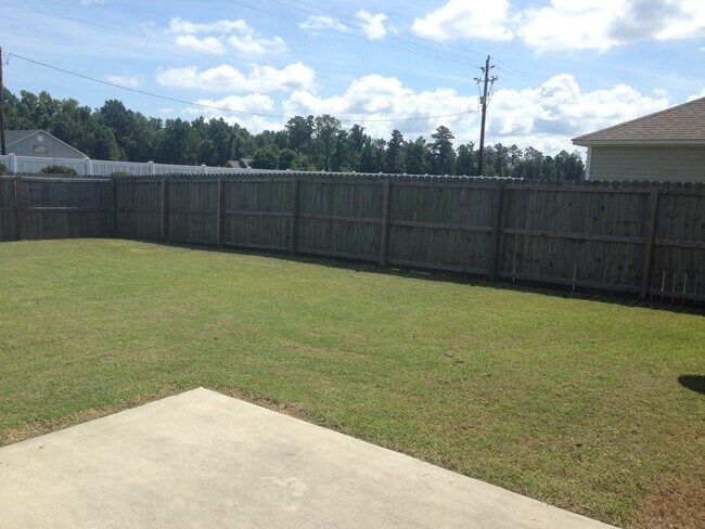 Building Photo - Beautiful custom home, don't want to miss ...