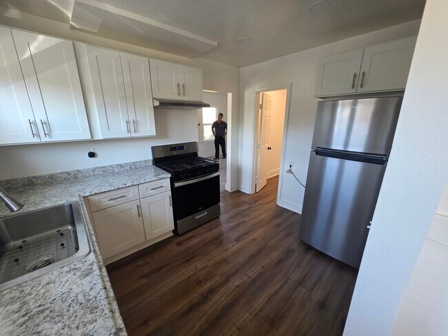 Foto del edificio - 1008 S Highland Ave