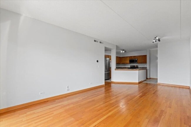 Building Photo - 2 bedroom in Chicago IL 60707