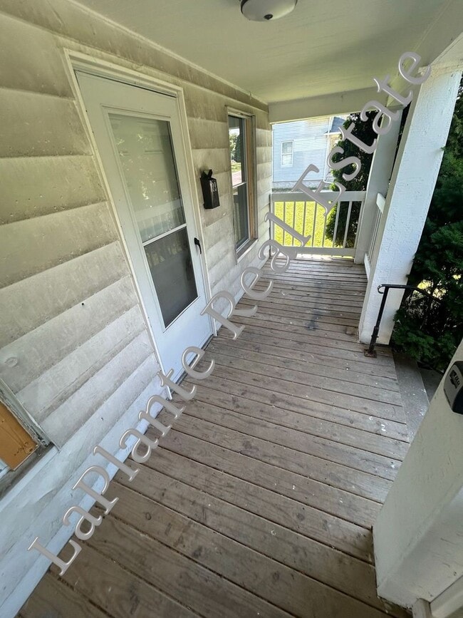 Building Photo - Beautiful 3-Bedroom Home with Modern Touch...