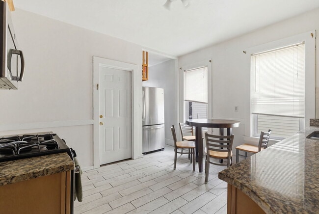 Building Photo - 24 Darling St