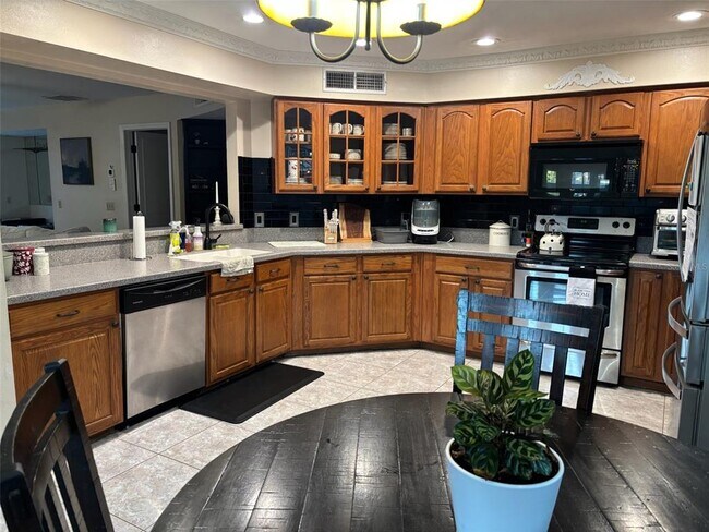 Foto del edificio - 3031 Pine Forest Dr