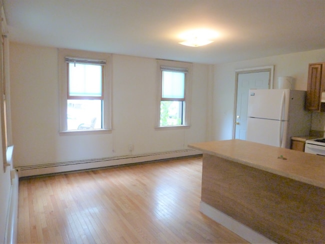 Building Photo - 97 N Winooski Ave