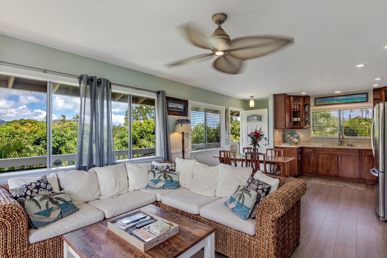 Central Air-conditioned Apartment with 2 bedrooms & 1 bath - 830 Akumu St