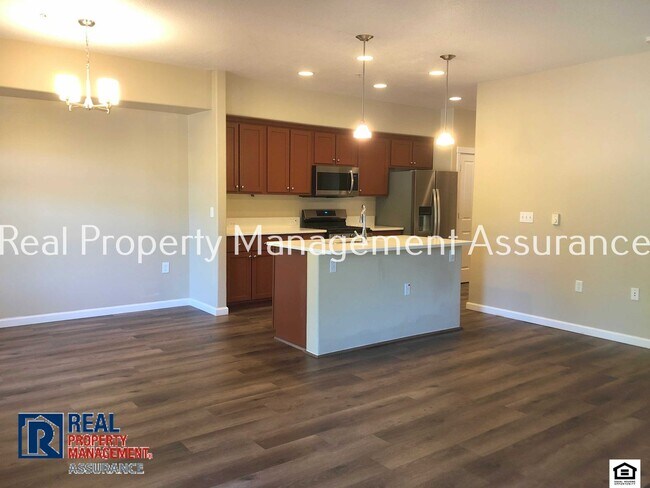 Building Photo - Cheerful 1BR/1BA Condo Home in Convenient ...