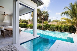 Building Photo - 1257 11th Ct N