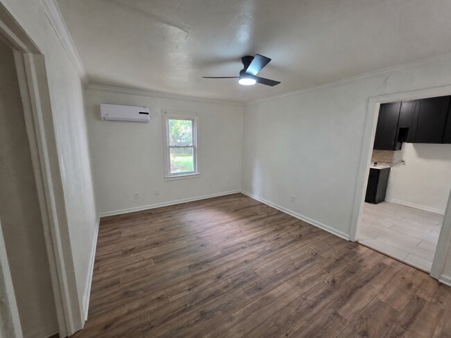 Building Photo - 314 W Marshall Dr