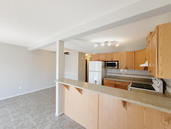 Photo du bâtiment - 16345-1655A 55a St NW