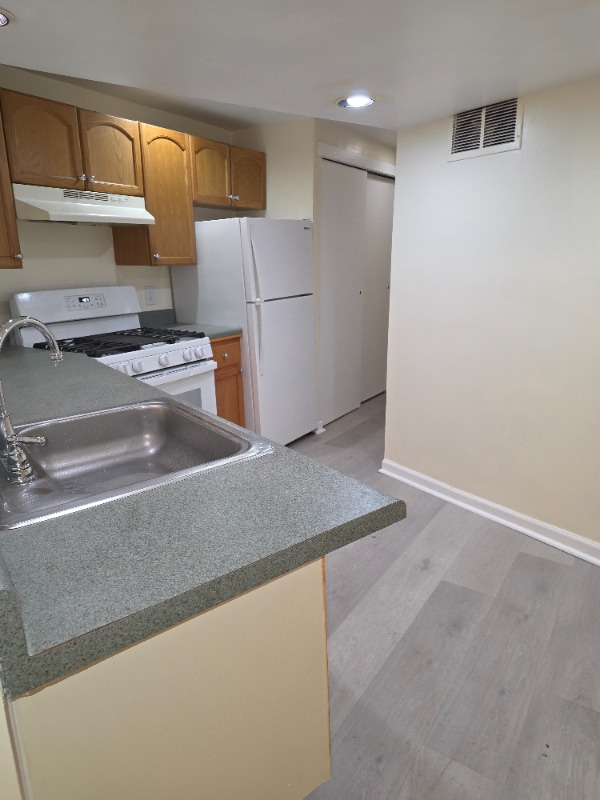 Building Photo - 437 State St