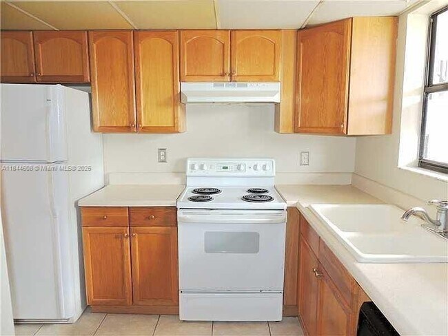 Foto del edificio - 6010 Shaker Wood Cir