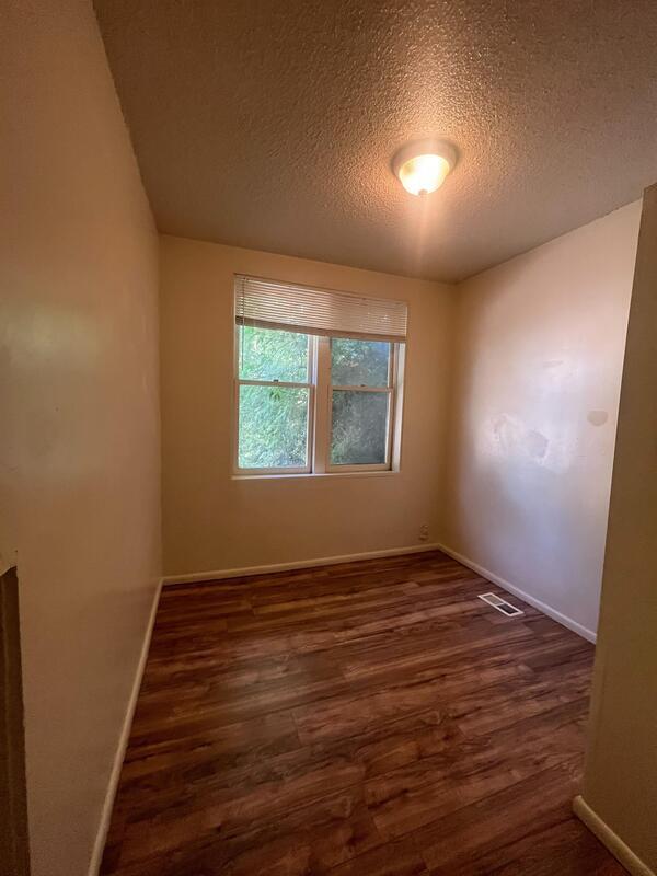 Building Photo - 560 S 600 E