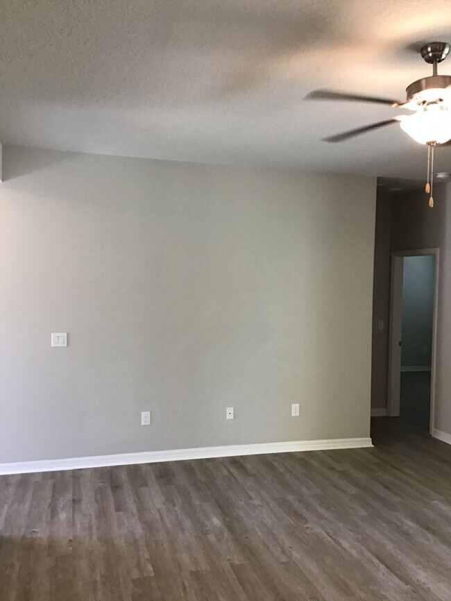 Building Photo - 3661 Lapeer Ave