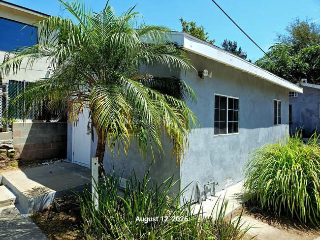 Vista lateral - 1356 Neola St