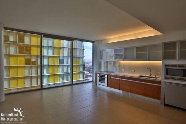 Foto del edificio - Luxurious State of the Art Studio on the 19th Floor of Veer Towers.