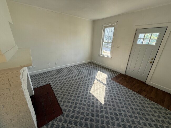 Foto del edificio - 344 Loeffler Ave