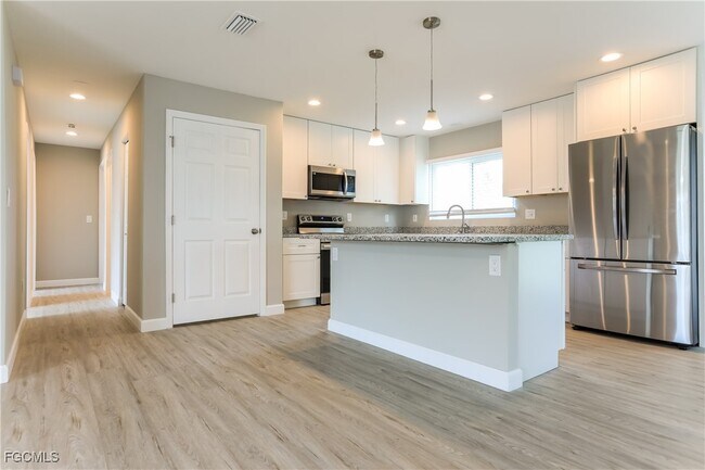 Building Photo - 5292 Trekell St