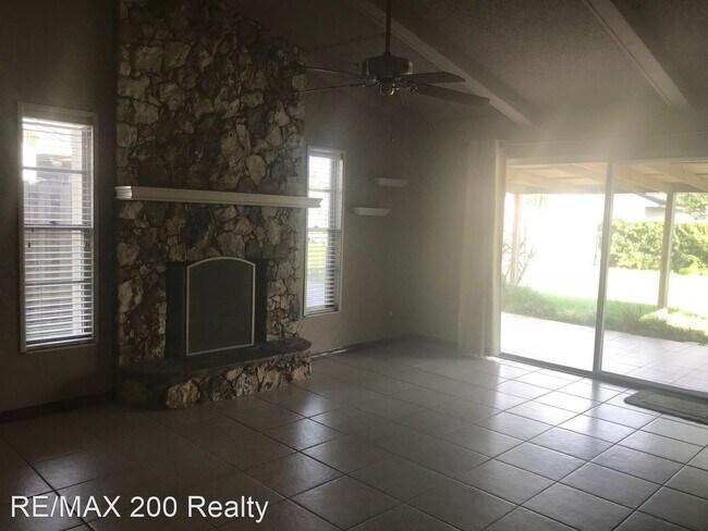 Foto del edificio - 3 br, 2 bath House - 5021 Natalie Street