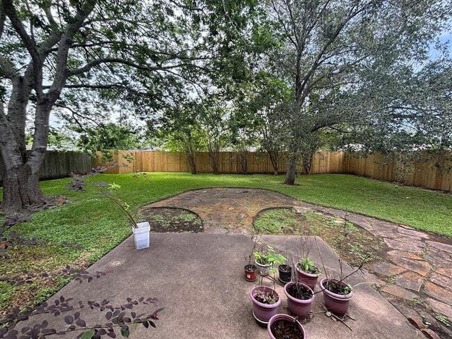 Building Photo - 227 Shiloh Dr
