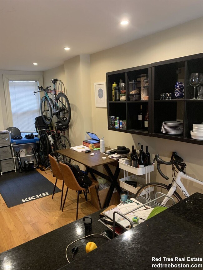 Foto del edificio - 1 br, 1 bath  - 65 Joy St Apt 1L