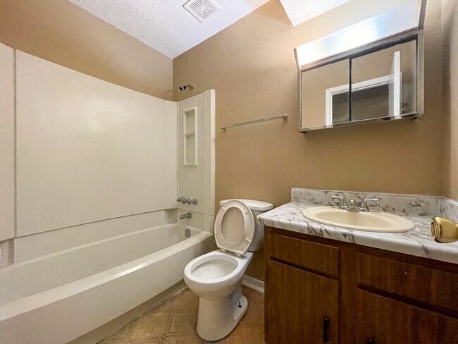 Building Photo - 8796 Houma Dr