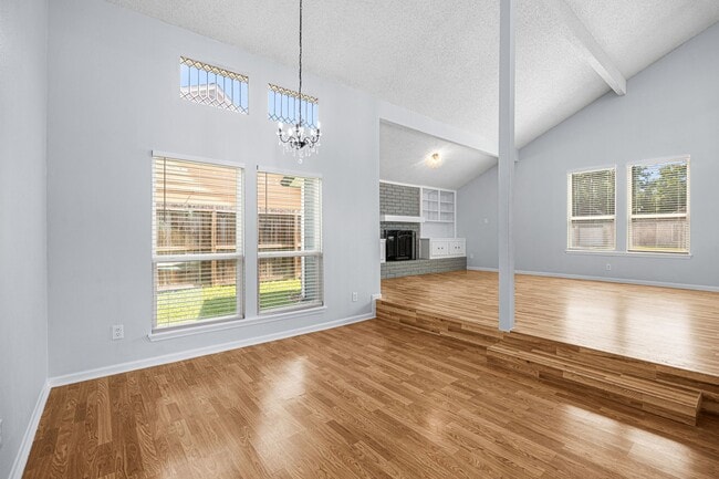 Building Photo - 2926 Meadowcreek Dr