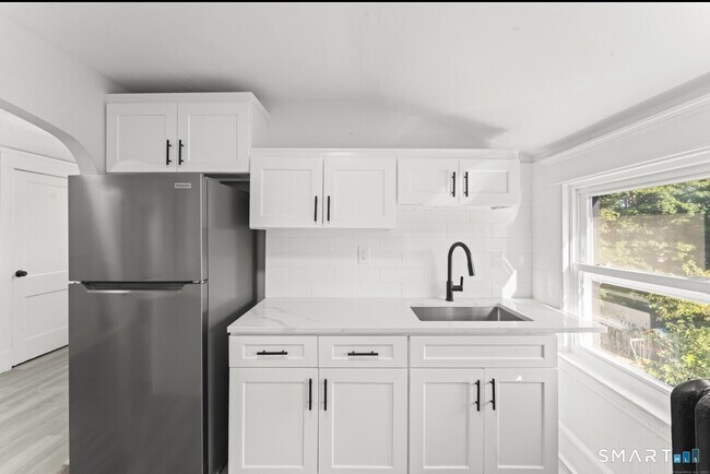 Foto del edificio - 541 Savin Ave