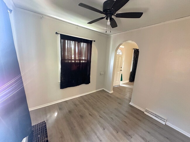 Foto del edificio - 2500 E 98th St