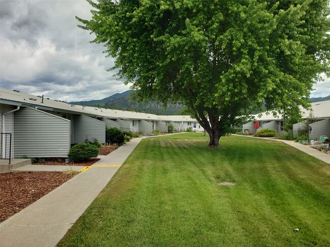 Building Photo - 401 S 5th St E