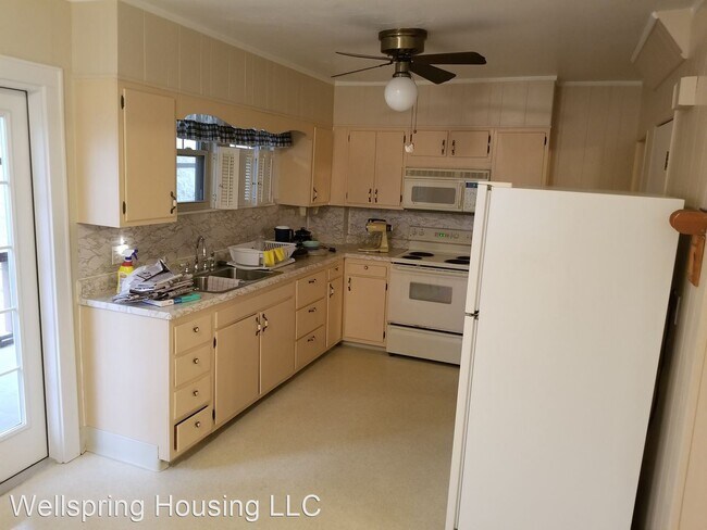 Building Photo - 3 br, 1.5 bath House - 1735 Crestmont Dr