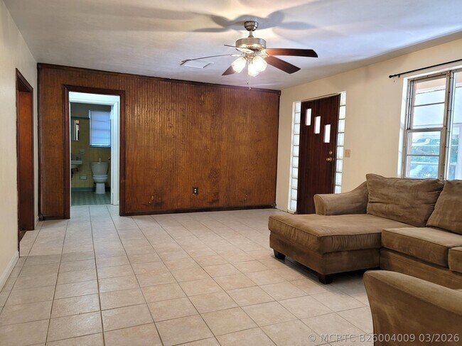 Foto del edificio - 4362 W Midway Rd