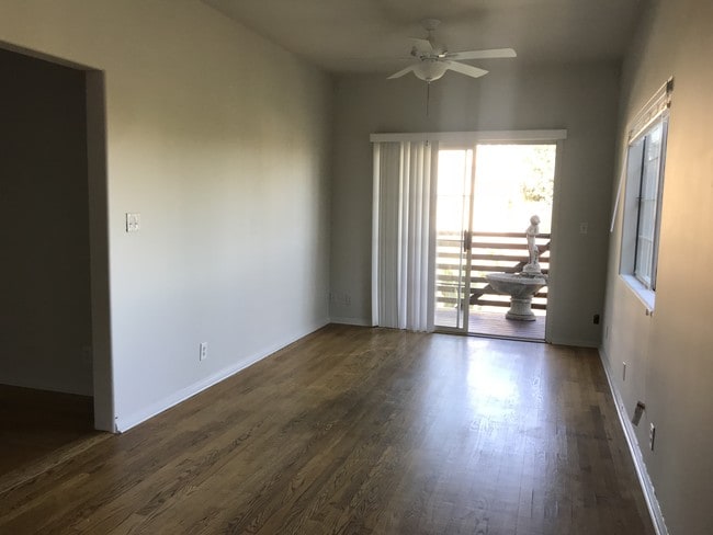 Foto del edificio - 910 Robinson St