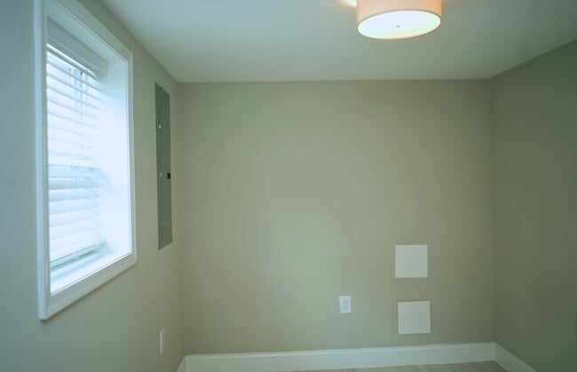 Building Photo - 1712 Fort Davis St SE