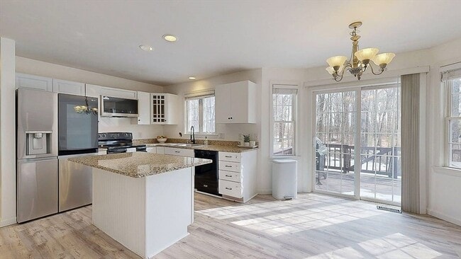 Building Photo - 12 Coldbrook Rd