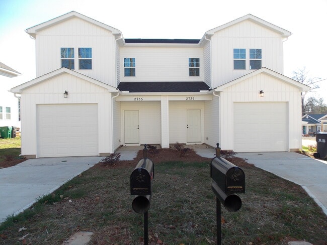 Building Photo - 2739 Primrose Ave