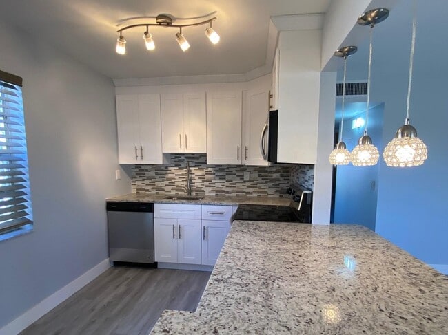 Building Photo - 428 Saxony Way