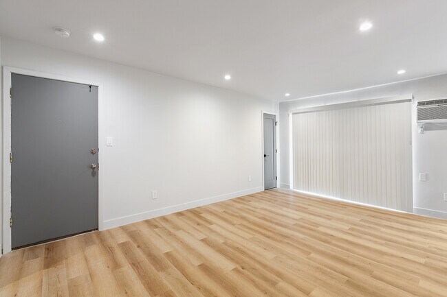 Building Photo - 243 S Park View St