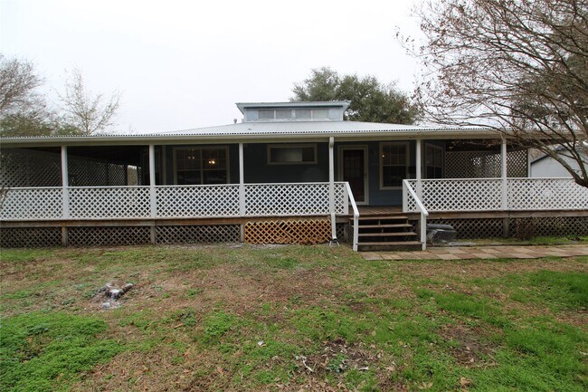 Building Photo - 15510 Cypress Garden Dr