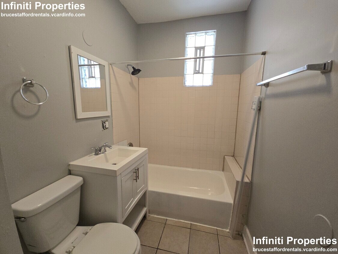 Foto principal - 9909 S Charles St