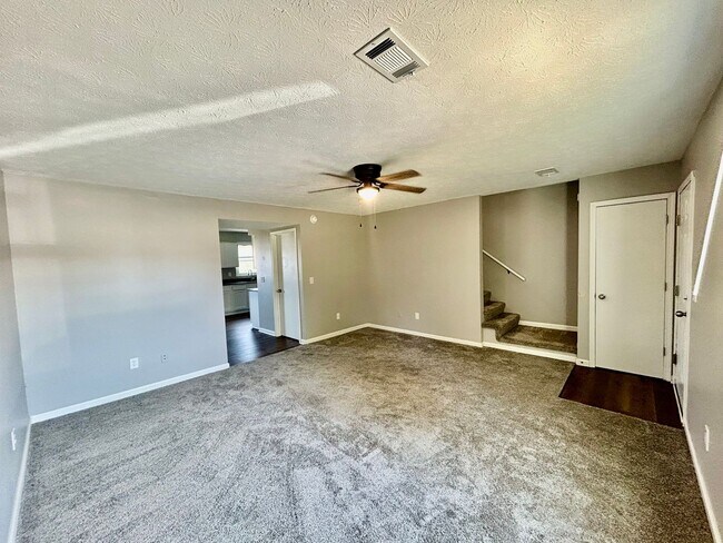 Foto del edificio - September Rent Free! Modern 3BR Apartment ...